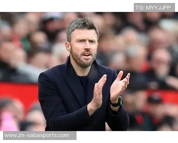 卡里克现场观战曼联U21比赛两名球员奥比马丁等因伤退场